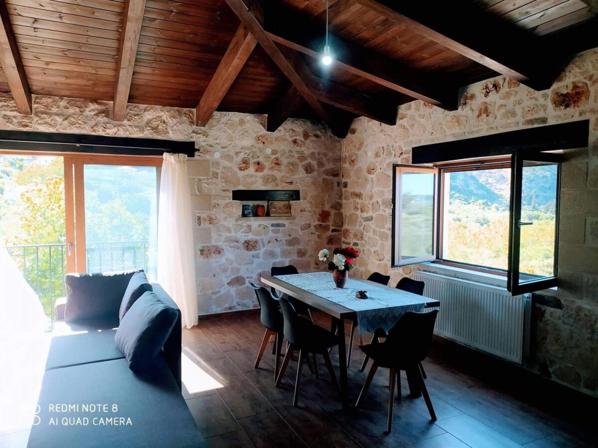 Traditional Villa in Pemonia Esterno foto